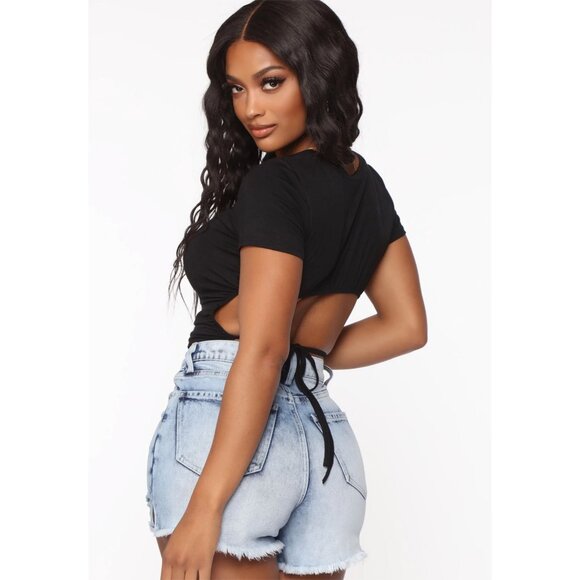 Fashion Nova ✦ IDGAF O’Clock Backless Top ✦ Black Graphic Tie Back Tee NWT - Picture 2 of 5